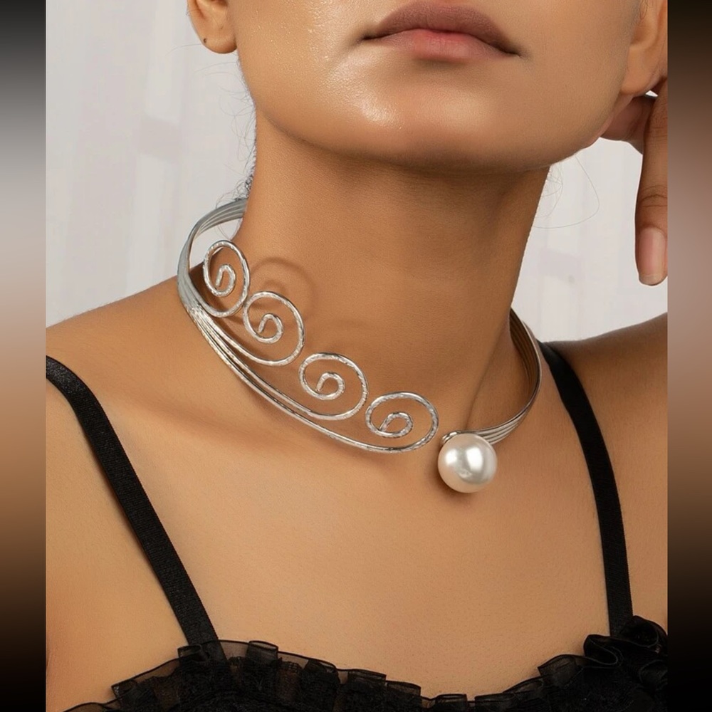 💕 Lovely Artsy Faux Pearl Metallic Open Choker 💕
